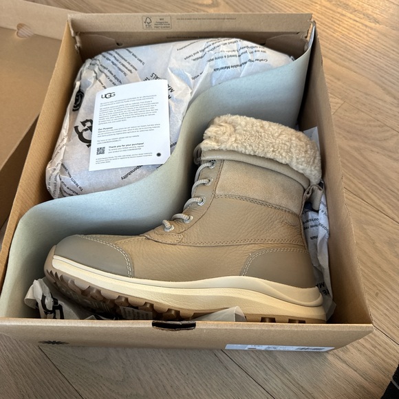 UGG Australia - Adirondack Snow Boots - Picture 6 of 7
